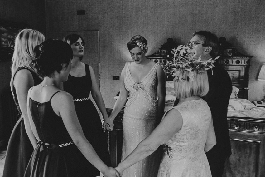 getting-ready-icehouse-hotel-bridal-party-in-the-room