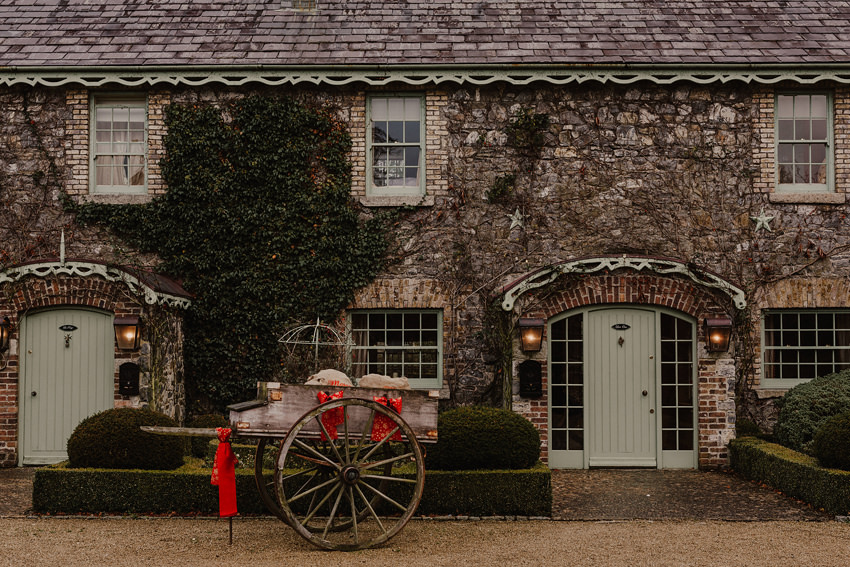 A laidback and intimate winter wedding at The Cliff at Lyons 18