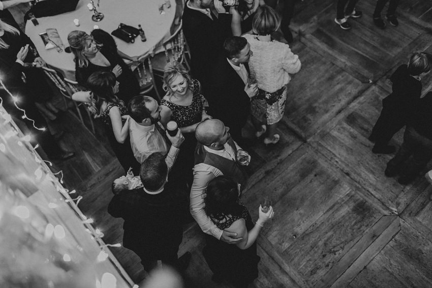 A laidback and intimate winter wedding at The Cliff at Lyons 99