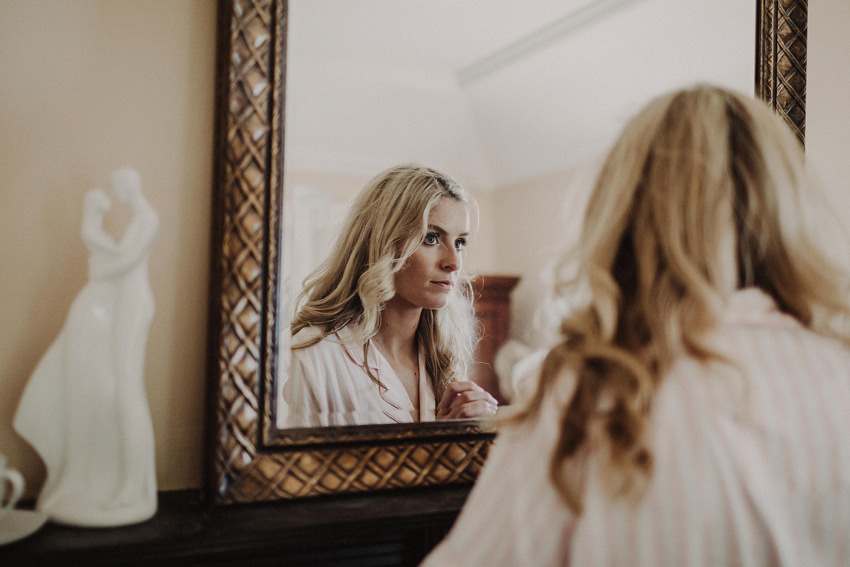 bride is looking in the mirror