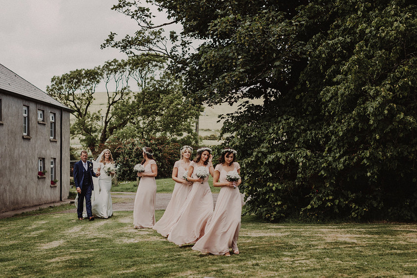 beautiful documentray moment outdoor wedding ceremony