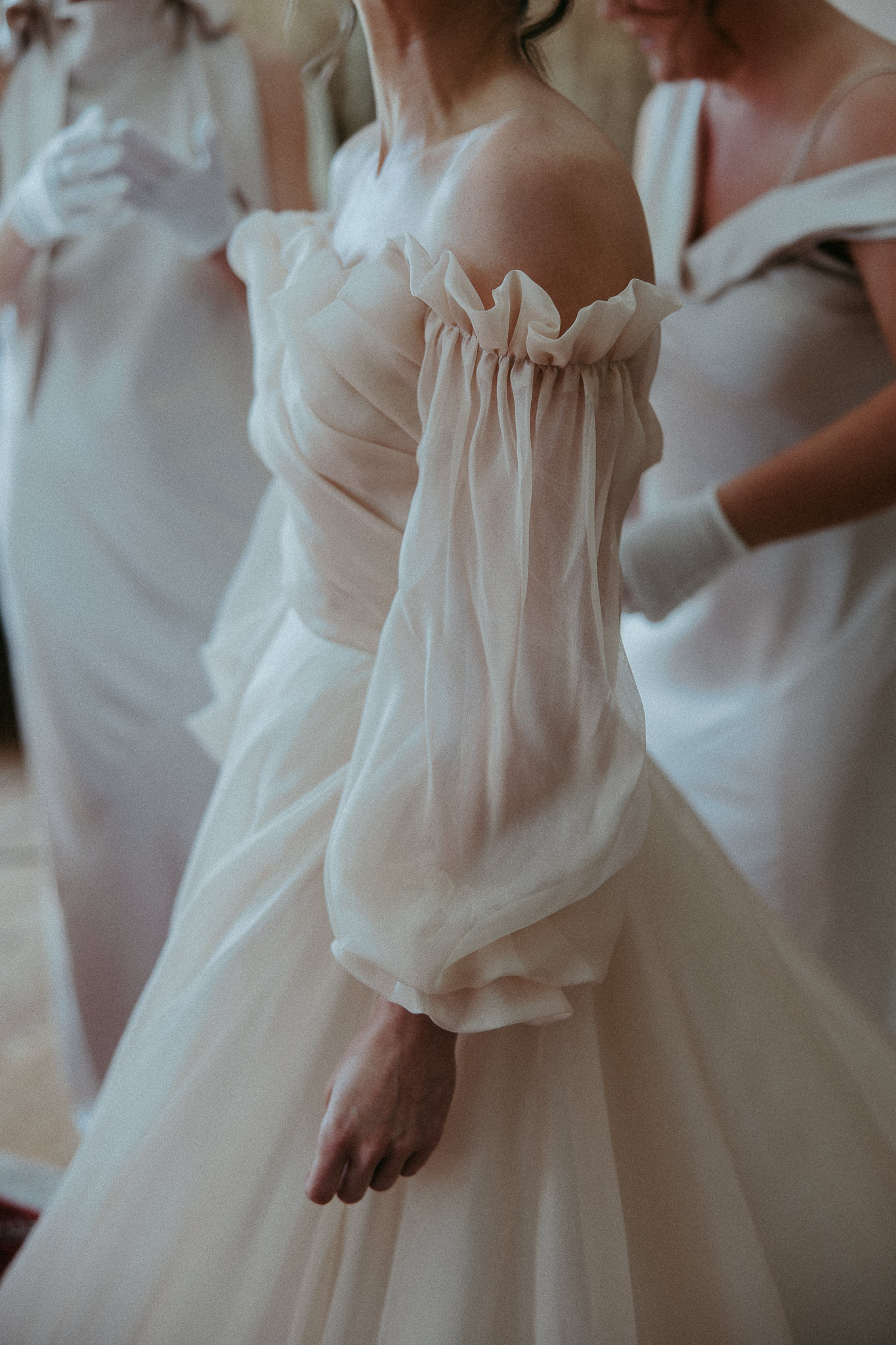 Abby & Fintan's Glamorous Gloster House Wedding 11